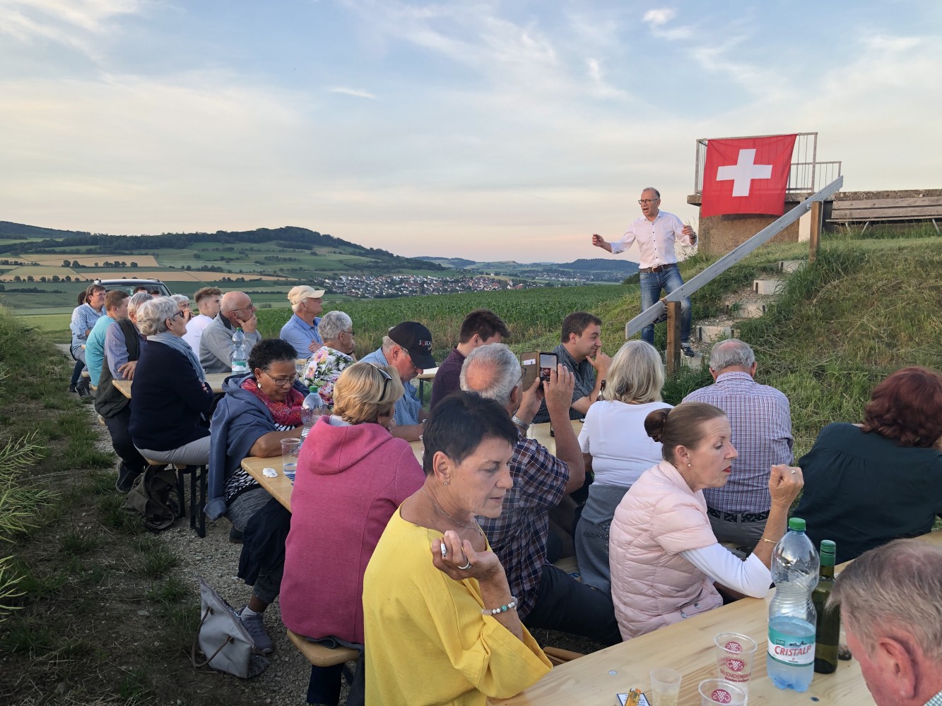 Sommerhöck der SVP Reiat mit Aussicht über die Region