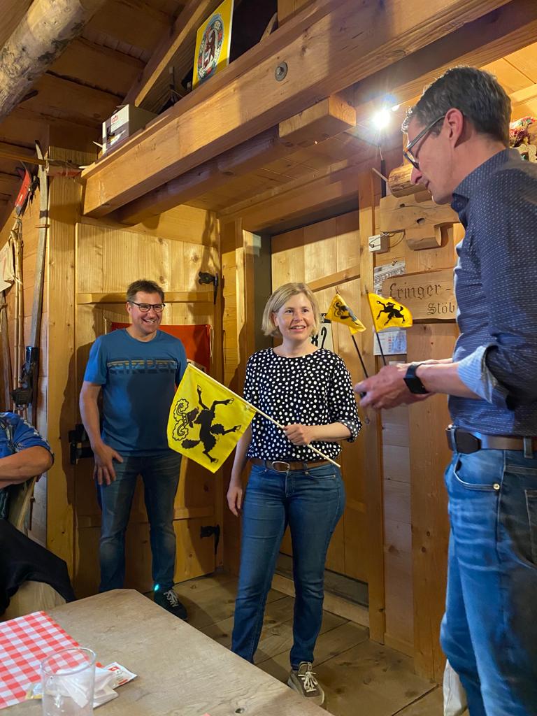 Geselliger Höck in der Hütte